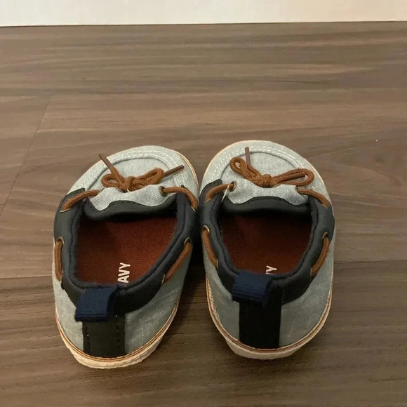 Old Navy Chambray blue with Navy boat shoes size 18-24 months - Picture 3 of 6